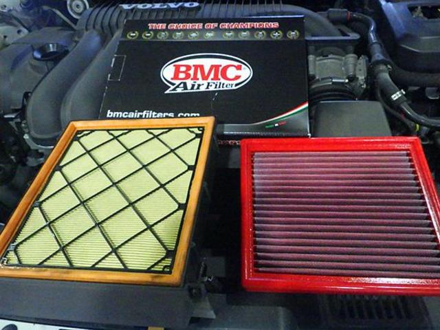 ボルボC３０　ブレーキパッド交換＆BMC　エアフィルター交換