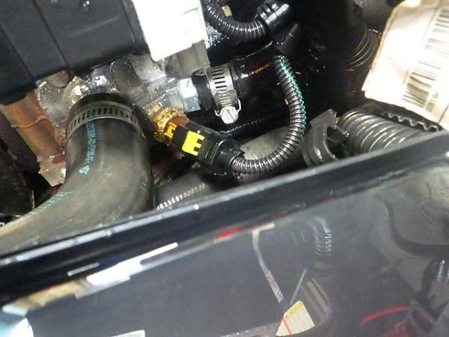 フィアット　５００　冷却水漏れ　サーモスタット交換