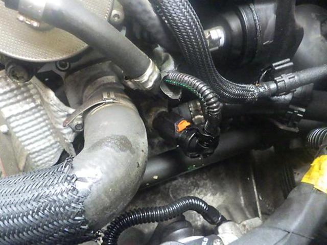 フィアット　パンダ　冷却水漏れ　サーモスタット交換