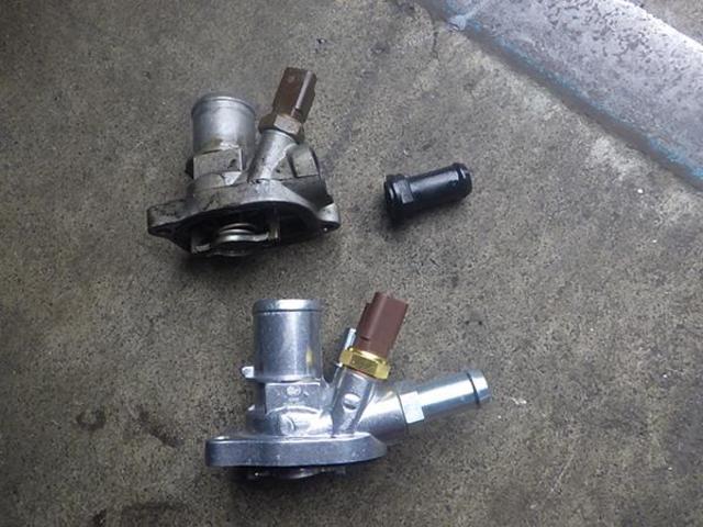 フィアット　パンダ　冷却水漏れ　サーモスタット交換