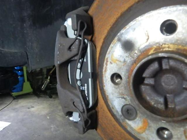 ルノー　トゥインゴ　F.ブレーキパッド交換
