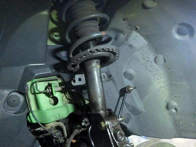 ルノー　カングー　足回り異音　サスペンション交換