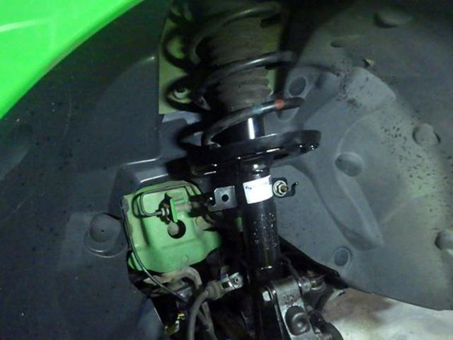 ルノー　カングー　足回り異音　サスペンション交換