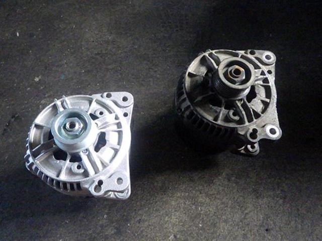 アルファロメオ　アルファ１５６　バッテリーチャージランプ点灯　オルタネーター交換