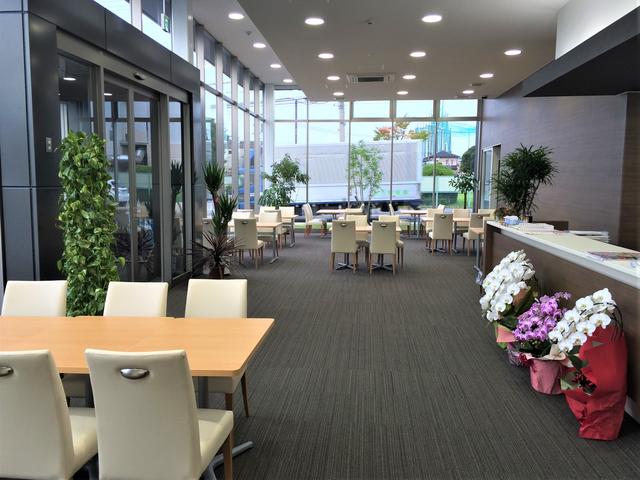 スタッフ紹介3