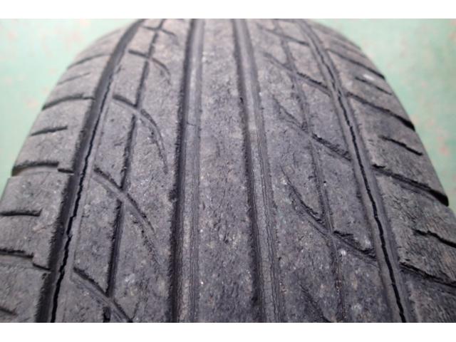 プリウス　NHW20　パンク　タイヤ交換