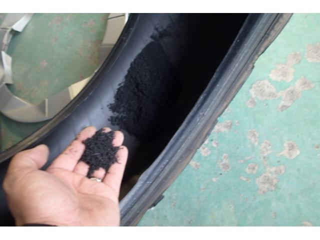 プリウス　NHW20　パンク　タイヤ交換