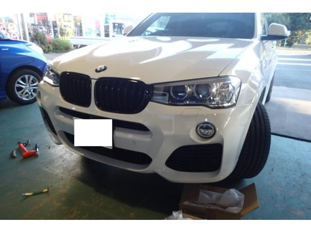 BMW X4 キドニーグリル交換　F26
