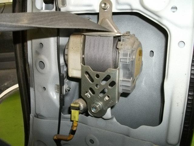 ハイエース シートベルト交換