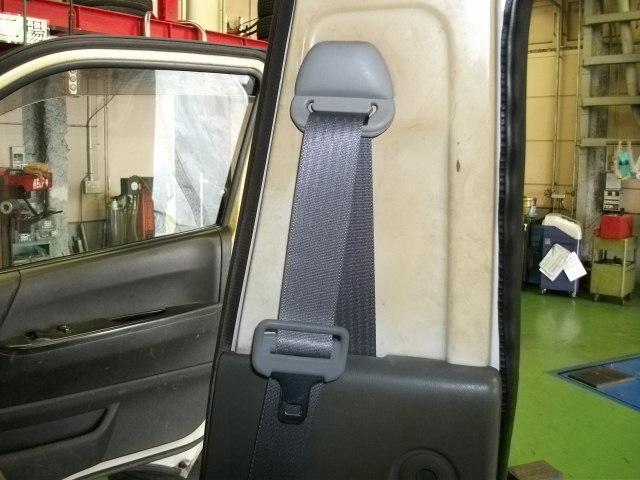 ハイエース シートベルト交換