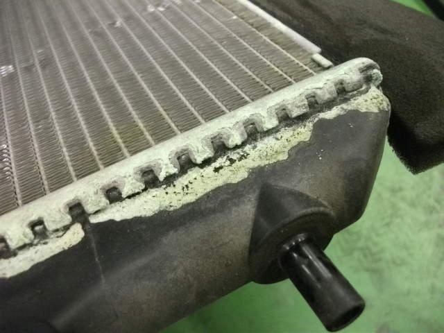 日産　セレナ　ラジエター交換