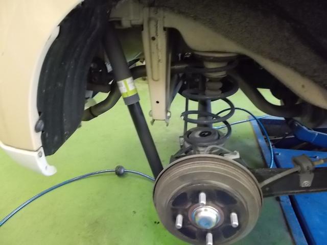 ラパン　リアショックアブソーバー交換