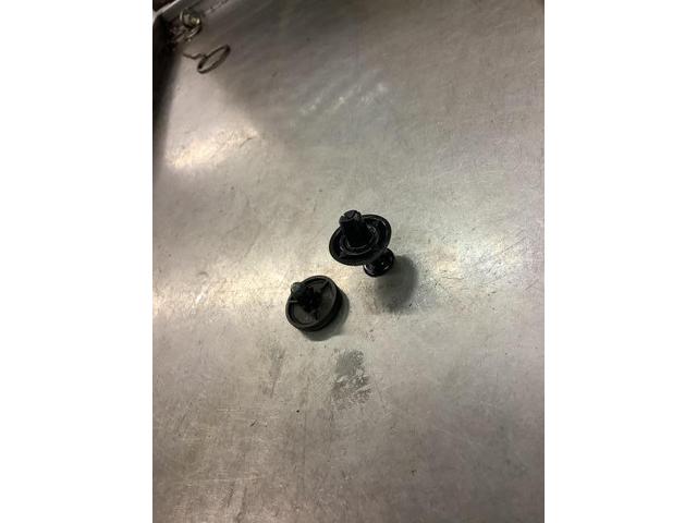 トヨタ カローラルミオン 部品が落ちていたからつけて欲しいとの依頼 遮熱板取り付け 津島市 愛西市 稲沢市 あま市