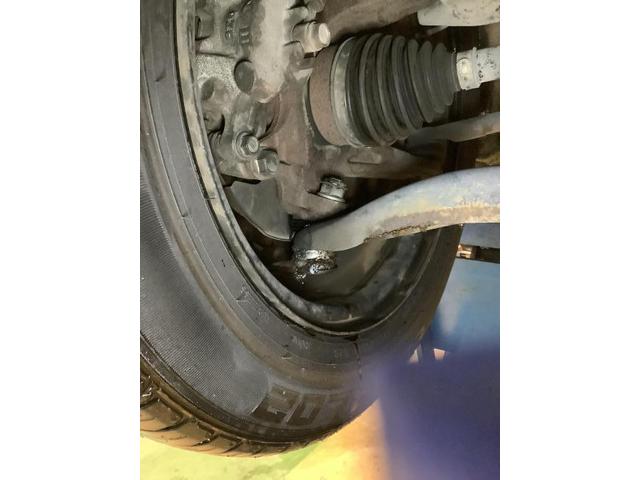 ホンダ　フィット　縁石に乗り上げてから異音がしてハンドルが真っ直ぐじゃないから見て欲しいと依頼　津島市　愛西市　稲沢市　あま市