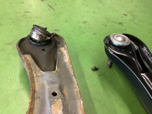 ホンダ　フィット　ロアボールジョイント脱落によりロアアーム交換　津島市　愛西市　稲沢市あま市