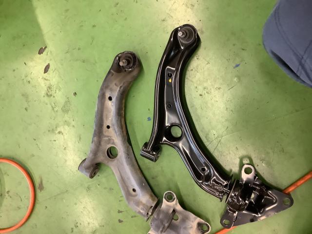 ホンダ　フィット　ロアボールジョイント脱落によりロアアーム交換　津島市　愛西市　稲沢市あま市