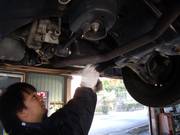 車検は当店にお任せください。検査項目だけでなくだけでなく細かいところまでお調べします。