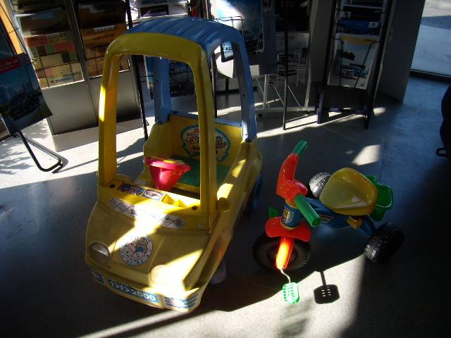 お子様用に少し小さめのお車をご用意いたしました♪
