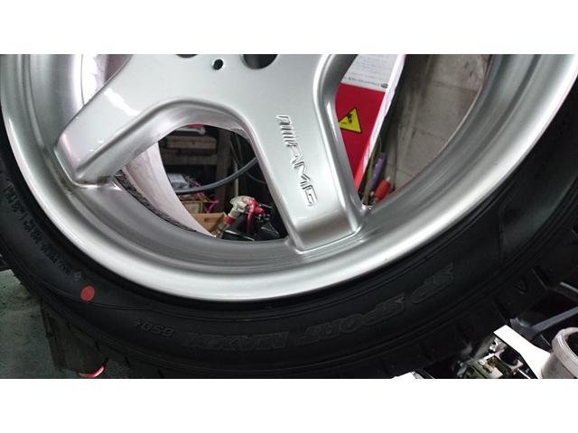 メルセデスEクラス（Ｗ211）タイヤ・ダンロップsportmaxx ＋050　取替、バランス調整作業。