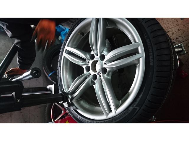 BMW535i お持ち込みタイヤ取り換え、バランス調整、廃棄タイヤ処理。