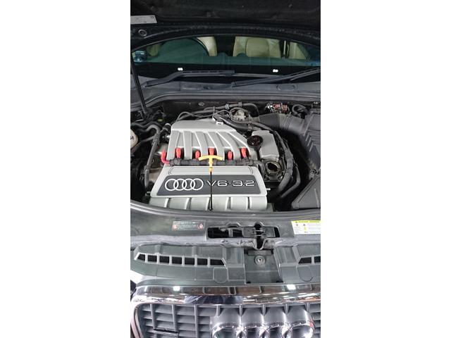アウディA3　V6 3.2L　エンジンオイル交換