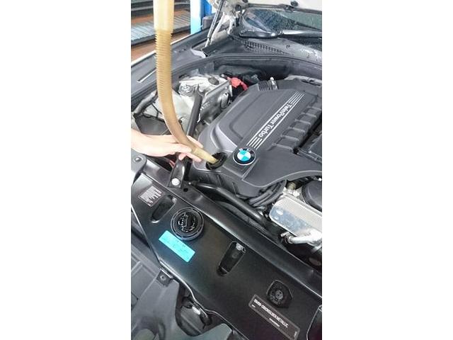 BMW640iエンジンオイル交換作業　MOTUL,NUTECやワコーズオイルなどの油脂類を常備しております。