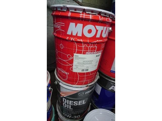 BMW640iエンジンオイル交換作業　MOTUL,NUTECやワコーズオイルなどの油脂類を常備しております。