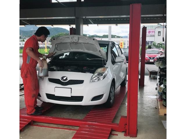 トヨタ　ヴィッツ　エンジンオイル交換【香川県　観音寺市・三豊市で車検・整備・修理・鈑金・塗装・パーツ取付なら㈱クロカワ　格安車検のコバックの山本店へ！！】