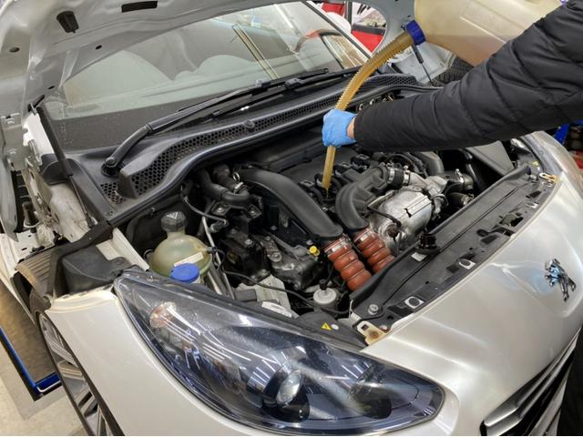 プジョーRCZ　オイル交換　ワコーズ　４CTーS　5W-30　100％化学合成油　プジョーオイル交換　プジョーおすすめオイル　オイル交換無料キャンペーン　認証工場　プジョー中古車　輸入車買取　販売　名古屋市　緑区　ACEA C3規格