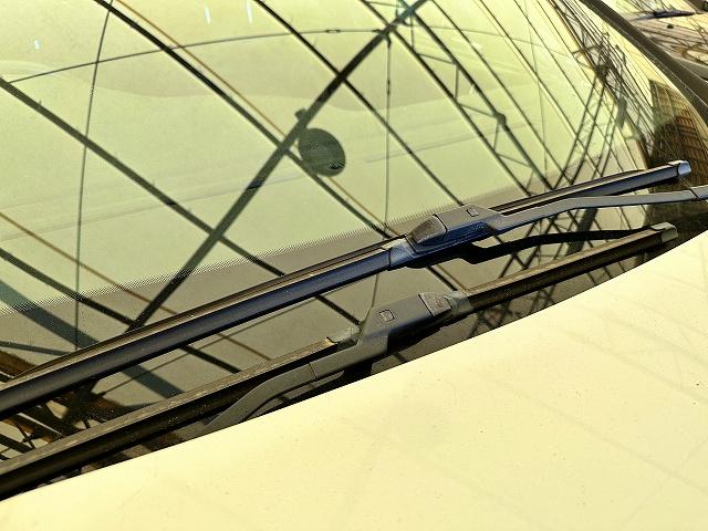 シトロエン DS4 ワイパーブレード左右交換 ワイパー交換 プジョーシトロエン 整備 修理 ワイパーゴム 名古屋市 緑区 ワイズカースペース Y'zCarSpace プジョーRCZ 308 3008 5008