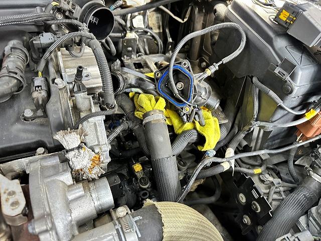 プジョーRCZ 水漏れ修理 サーモハウジング交換 ウォーターパイプ プジョーRCZ 水漏れ修理 サーモハウジング交換 ウォーターパイプ