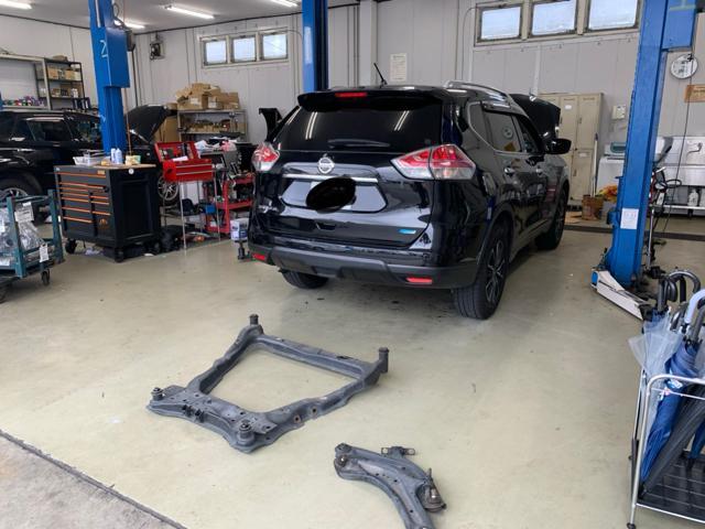 エクストレイル　クラスメンバー　ロアアーム　タイロッドエンド交換