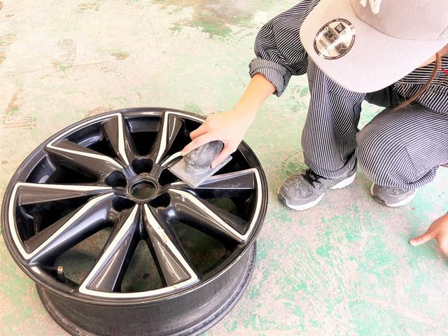 ホイールの「ガリ傷」補修や・・・