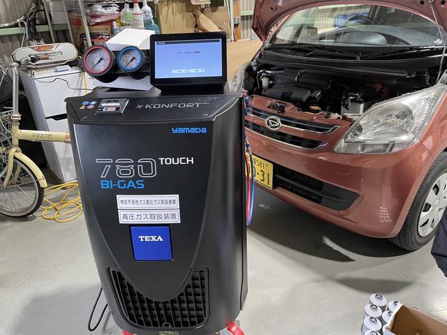 全自動フロンガス交換機を所有しております。どの車でもエアコン修理可能です。