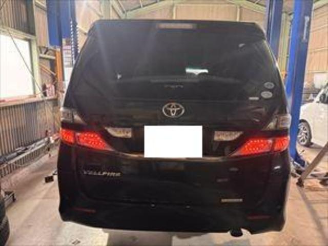 トヨタ ヴェルファイア テールレンズ水入り