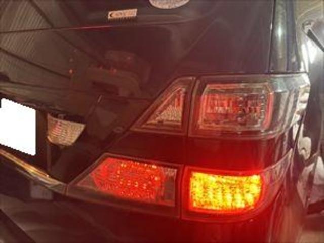 トヨタ ヴェルファイア テールレンズ水入り