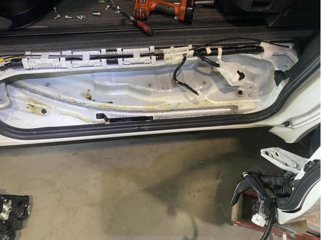 トヨタ エスティマ 電動スライドドア 作動不良