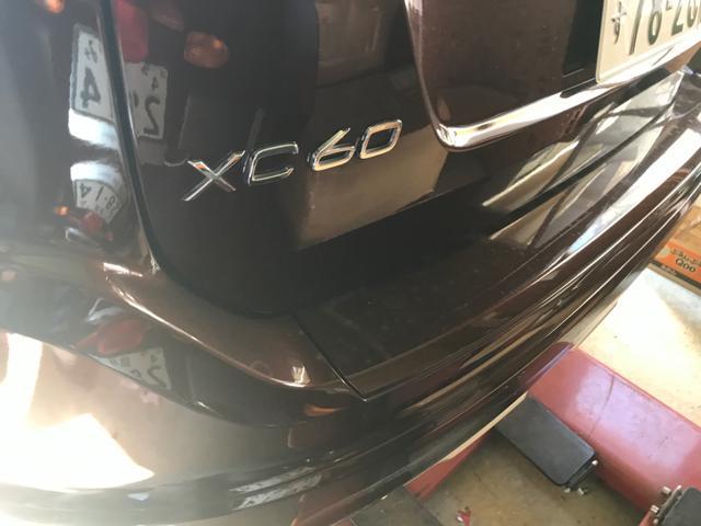 ボルボ　XC60  タイヤ交換　バースト