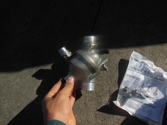 BMW 325iツーリング　オーバーヒート警告灯点灯　名古屋在住のお客様