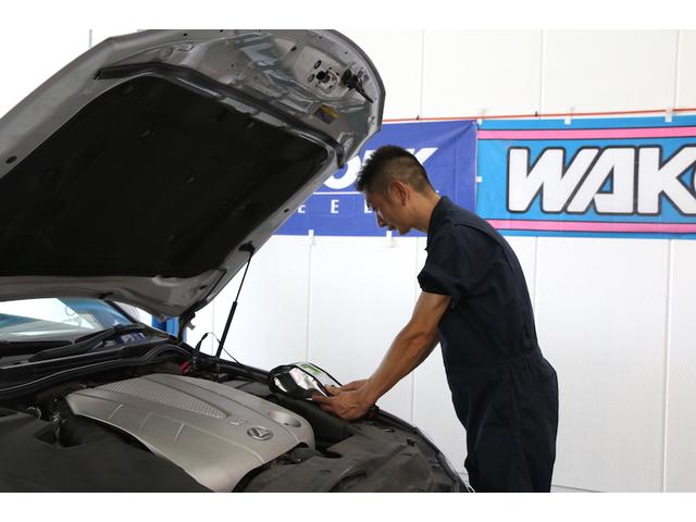 お客様の愛車は私たち整備スタッフが責任を持って対応致します。