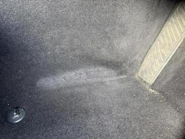 トヨタ　クラウンハイブリッド　フロア補修　愛知県　清須市