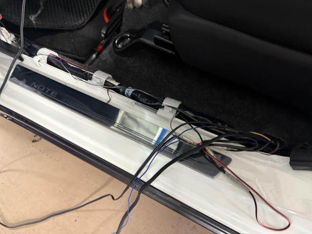 日産　ノート　電装系修理　ウーハー取り外し　愛知県　清須市