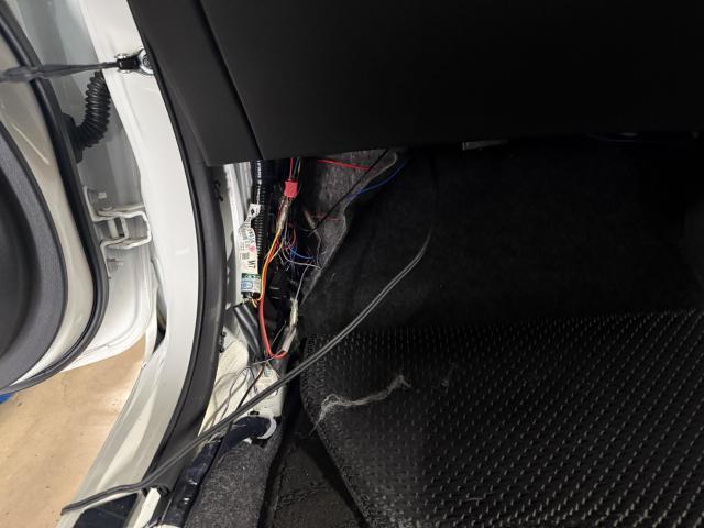 日産　ノート　電装系修理　ウーハー取り外し　愛知県　清須市