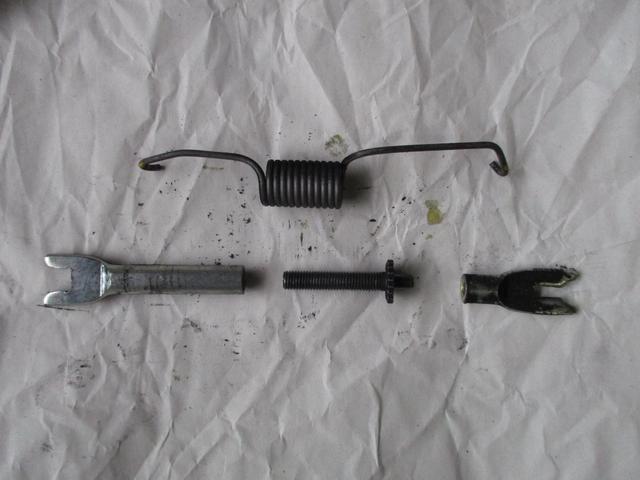 三品自動車工業　リコール対策　ブレーキアジャスター　ストラットセット交換　自動車修理　整備　板金塗装　点検　車検　メンテナンス　安くて安心　安全車検　岐阜県関市　美濃市　美濃加茂市　山県市　郡上市　岐阜市　各務原　犬山　土日祝営業　引っ越し