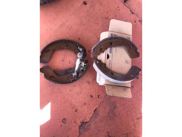 スズキ　スイフト　ブレーキシュー交換