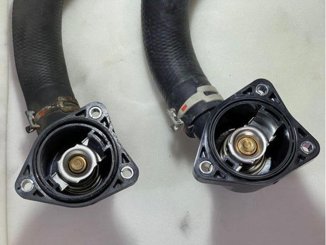 ラジエータ交換　サーモスタット交換　冷却水漏れ修理　TOYOTA　プリウスα　ZVW40