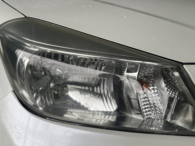 トヨタ　ヴィッツ　ヘッドライト磨き　DBA-NSP130