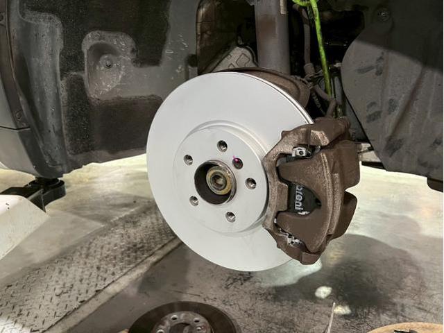 ブレーキパッド、ブレーキローター交換 MINI MINI YT20 サスペンション・足回り修理・整備