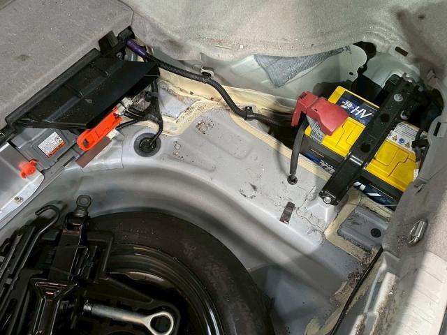 トヨタ　プリウス　ハイブリッドバッテリー交換