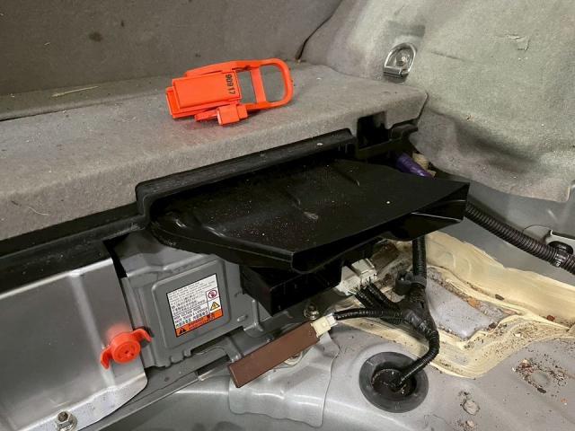 トヨタ　プリウス　ハイブリッドバッテリー交換